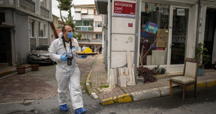Ataque a igreja católica em Istambul causa um morto