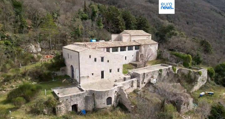 Viver rodeado de silêncio: a história do zelador da abadia de San Benedetto al Subasio