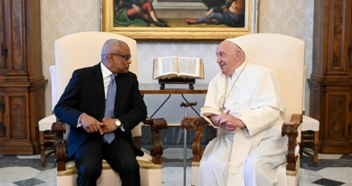O Presidente de Cabo Verde, José Maria Neves, recebido pelo Papa