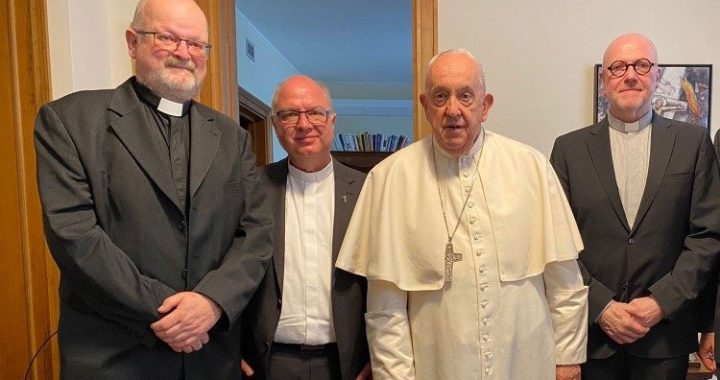 Papa encontra sacerdotes alemães vítimas de abusos