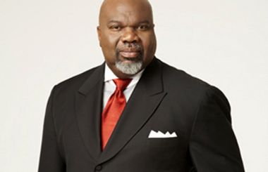 TD Jakes sofre ‘pequeno incidente de saúde’ durante sermão de domingo
