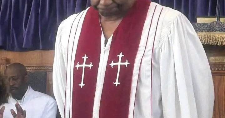 Denzel Washington é Batizado e Consagrado como Pastor na Igreja de Deus em Cristo