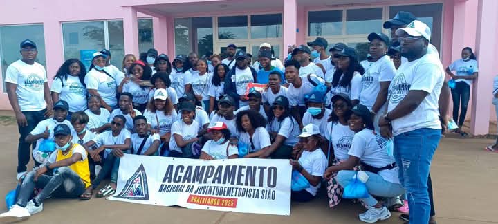 Jovens da OJA-SIÃO Doam Bens ao Hospital Materno Infantil do Cuanza Norte